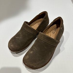 Born Women's Bailie Suede Slip-on shoes